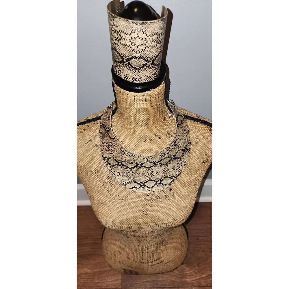 Statement Necklace And Cuff - Picture 3 of 4